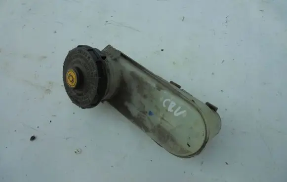 Honda CR-V Brake fluid reservoir 
