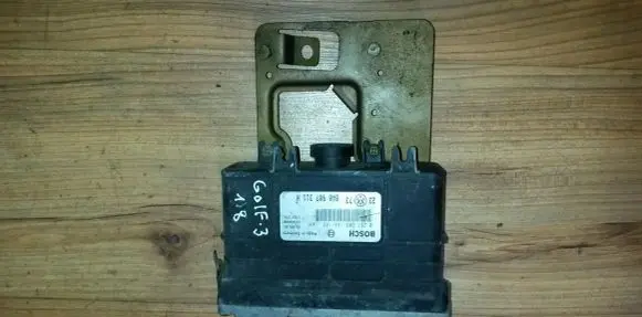 Volkswagen Golf III Engine control unit/module 0261203184