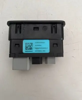 Dodge Challenger USB socket connector 68206384AC DATE050315