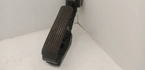 Mercedes-Benz CLS C219 Accelerator throttle pedal A2113000504