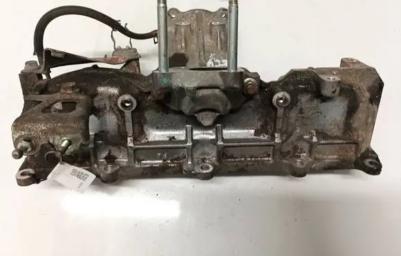 Toyota Avensis T270 Intake manifold 
