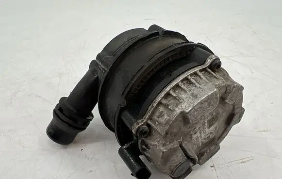 BMW 1 F20 F21 Electric auxiliary coolant/water pump 8637953