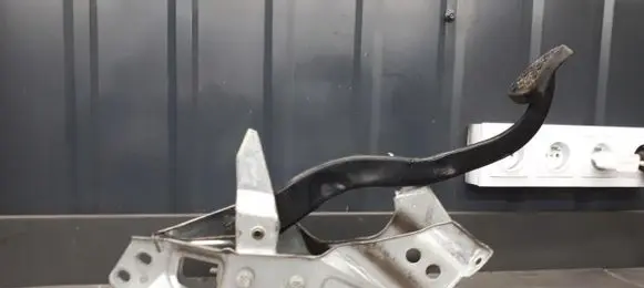 Opel Astra G Brake pedal 