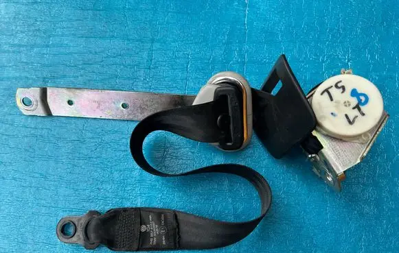 Volkswagen Transporter - Caravelle T5 Third row seat belt 7H9857815E