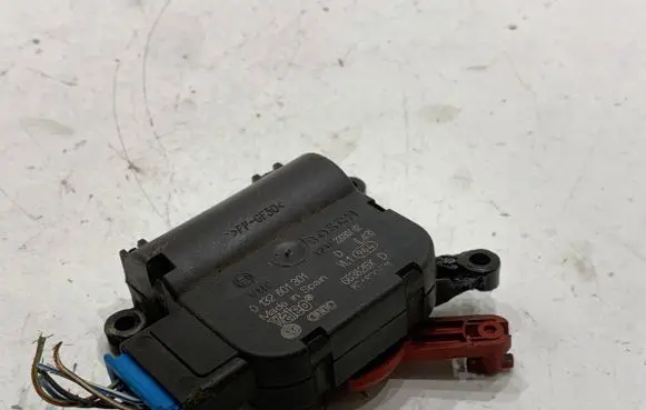 Audi A4 S4 B7 8E 8H Air flap motor/actuator 8E1820511