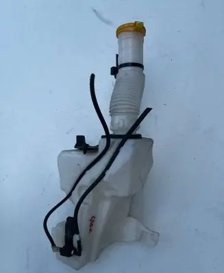 Fiat 500X Windshield washer fluid reservoir/tank