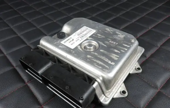 Fiat 500 Engine control unit/module 51896757 D419CL22 BC0101864G
