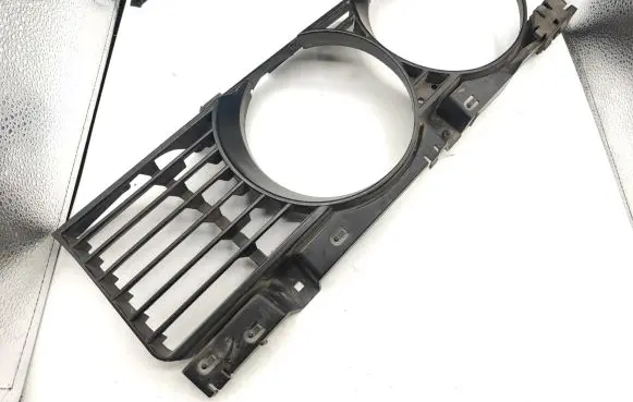 BMW 5 E34 Front bumper upper radiator grill