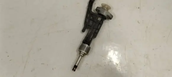 BMW 1 F40 Fuel injector 8656548