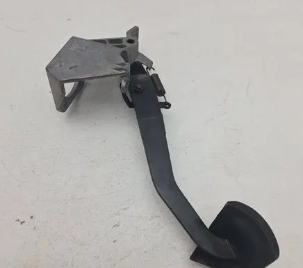 Mercedes-Benz CLK A208 C208 Brake pedal A2022901619 41751