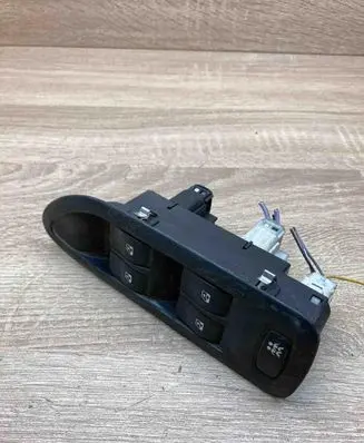 Renault Laguna II Electric window control switch 8200018989A WITHPLUG