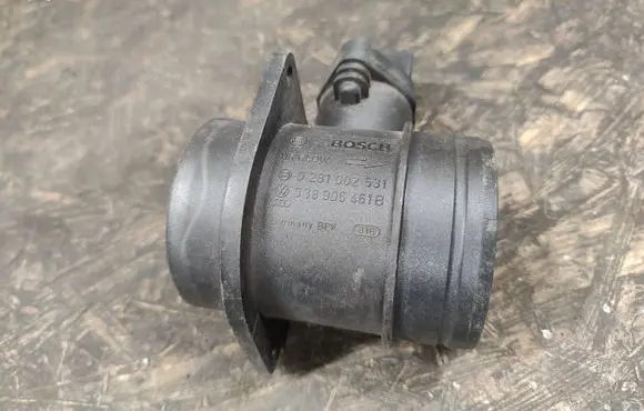 Volkswagen Golf V Mass air flow meter 038906461B 0281002531
