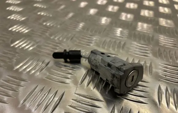 Audi Q3 F3 Front door lock 83c837168a