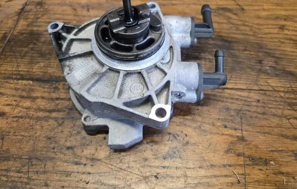 Opel Antara Vacuum pump 9140300110 25187821 017437