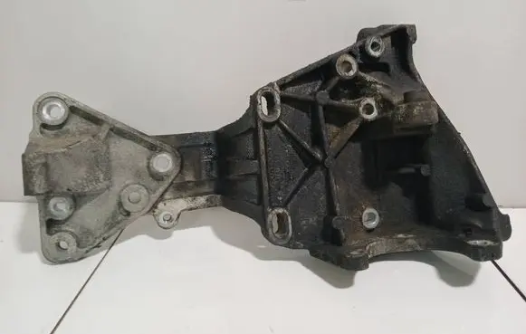 Volvo V70 Generator/alternator bracket 31316673