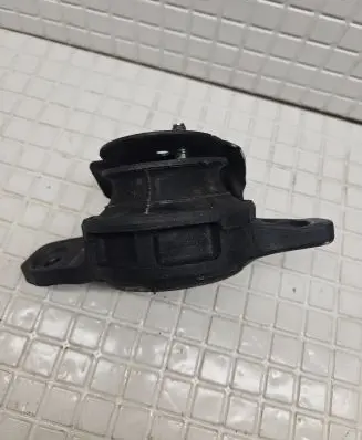 Subaru XV I Engine mount bracket