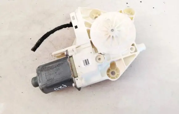 Ford Focus Front door window regulator motor 4m5t14553 4m5t-14553