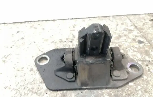 Volvo V70 Engine mount bracket 8624757