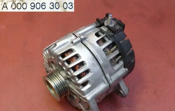 Mercedes-Benz C W205 Generator/alternator A0009063003
