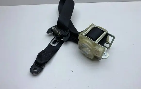 Dodge Charger Rear seatbelt 5UZ21DX9AC 7083234837A 2442576