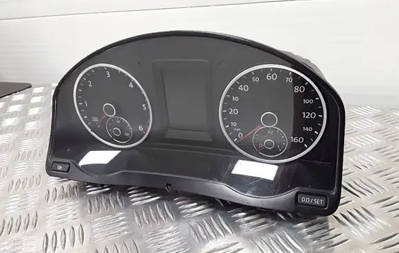 Volkswagen Tiguan Speedometer (instrument cluster) 5N0920972A