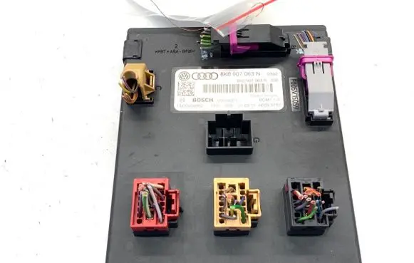 Audi Q5 SQ5 Central body control module 8K0907063N