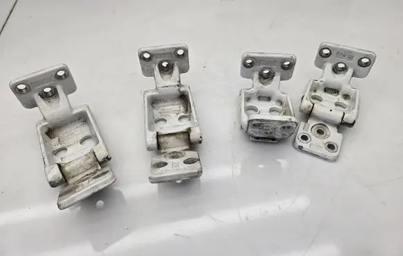 Mercedes-Benz Sprinter W906 Rear door lower hinge A9067400637 A90667400737 A906740037