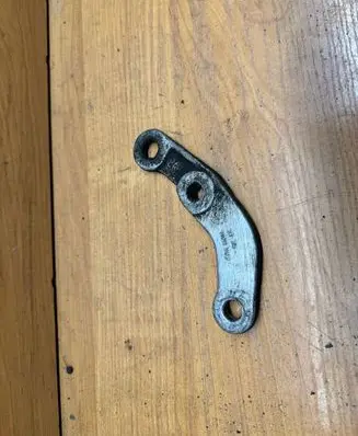 BMW 5 E39 Sway bar bush bracket, front 1091987 3135