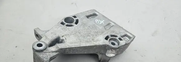 Volkswagen Polo IV 9N3 Engine mounting bracket 06A199207G