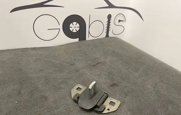 Mercedes-Benz GLE (W166 - C292) Tailgate lock loop/hook striker A1667401800