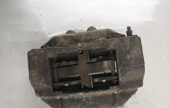 Toyota Land Cruiser (HDJ90) Front brake caliper