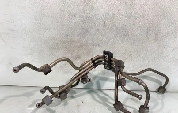Fuel injector supply line/pipe