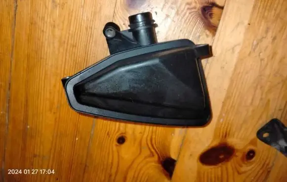 Mercedes-Benz C AMG W204 Intake resonator A6421400087