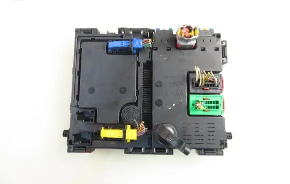 Peugeot 206 Central body control module 9626460880 S105872300G
