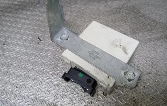 Toyota Avensis T250 Window wiper relay 150696 8594005020