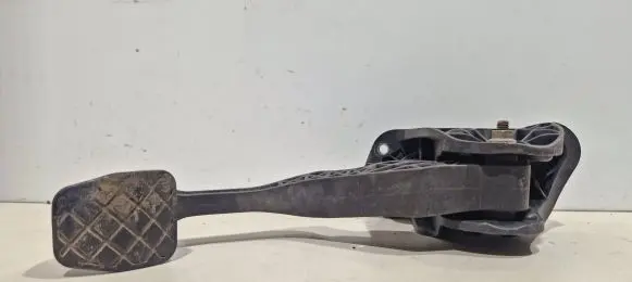 Volkswagen Touran I Clutch pedal 1t1721059al