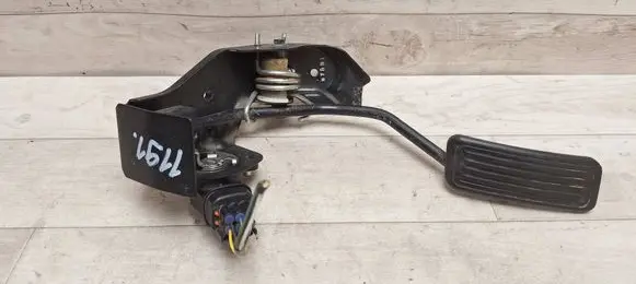 Toyota Avensis T250 Accelerator throttle pedal 