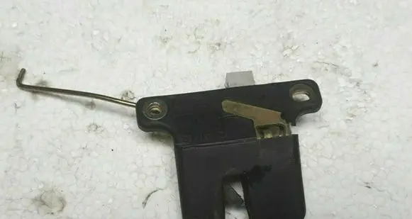 Audi A4 S4 B5 8D Tailgate/trunk/boot lock/catch/latch 8D5827505D