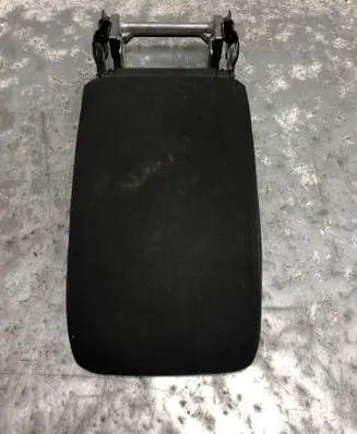 Volkswagen Golf VI Armrest 