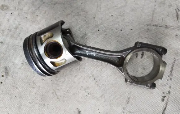 Ford Galaxy Piston with connecting rod