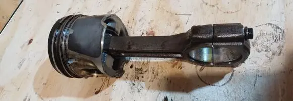 Nissan X-Trail T31 Piston with connecting rod