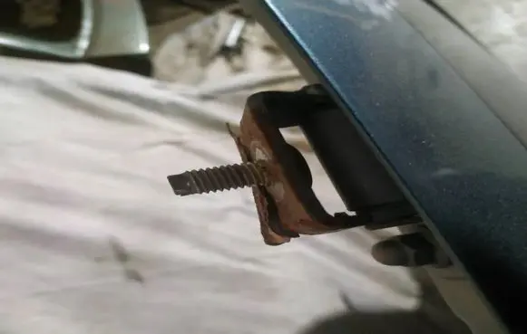 Nissan Primera Tailgate/trunk/boot hinge