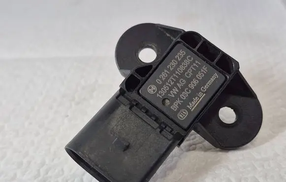 Volkswagen Transporter - Caravelle T5 Air pressure sensor 0261230235 130512T110838C 03C906051F