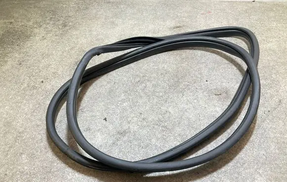 Hyundai Kona II Rear door rubber seal (on body) 