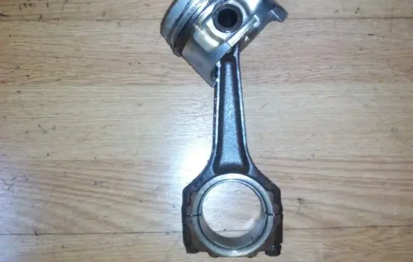 Renault Laguna I Piston with connecting rod