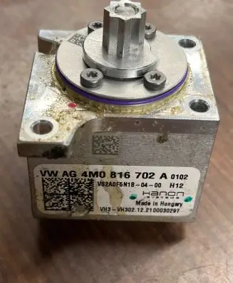 Porsche Taycan 9J1 Air conditioning (A/C) expansion valve 4M0816702A