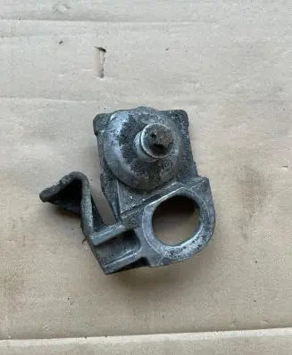 Radiator mount bracket