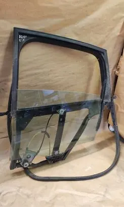 Rear door manual window regulator