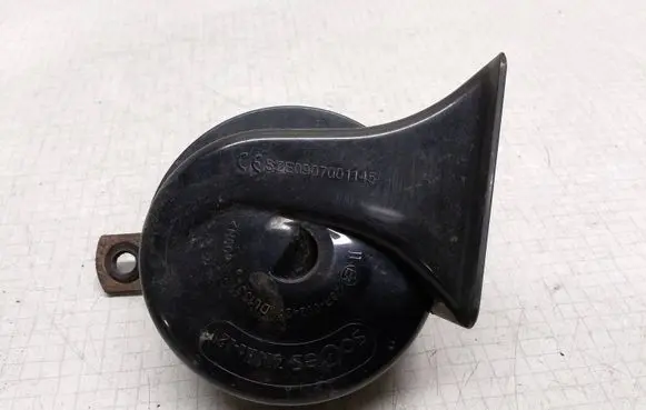 Volkswagen Golf V Horn signal 28R00242