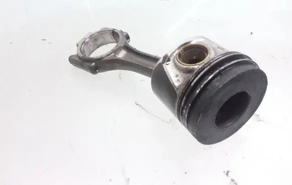 Volkswagen PASSAT B6 Piston with connecting rod 017160608 0730501J